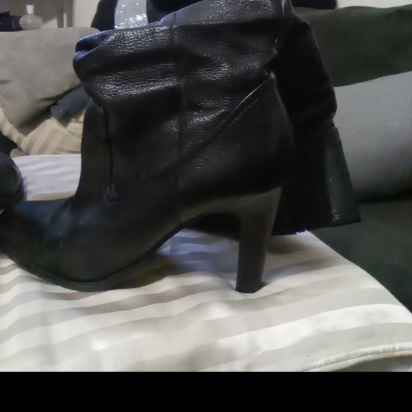 Shoes - Picture 6 of 7